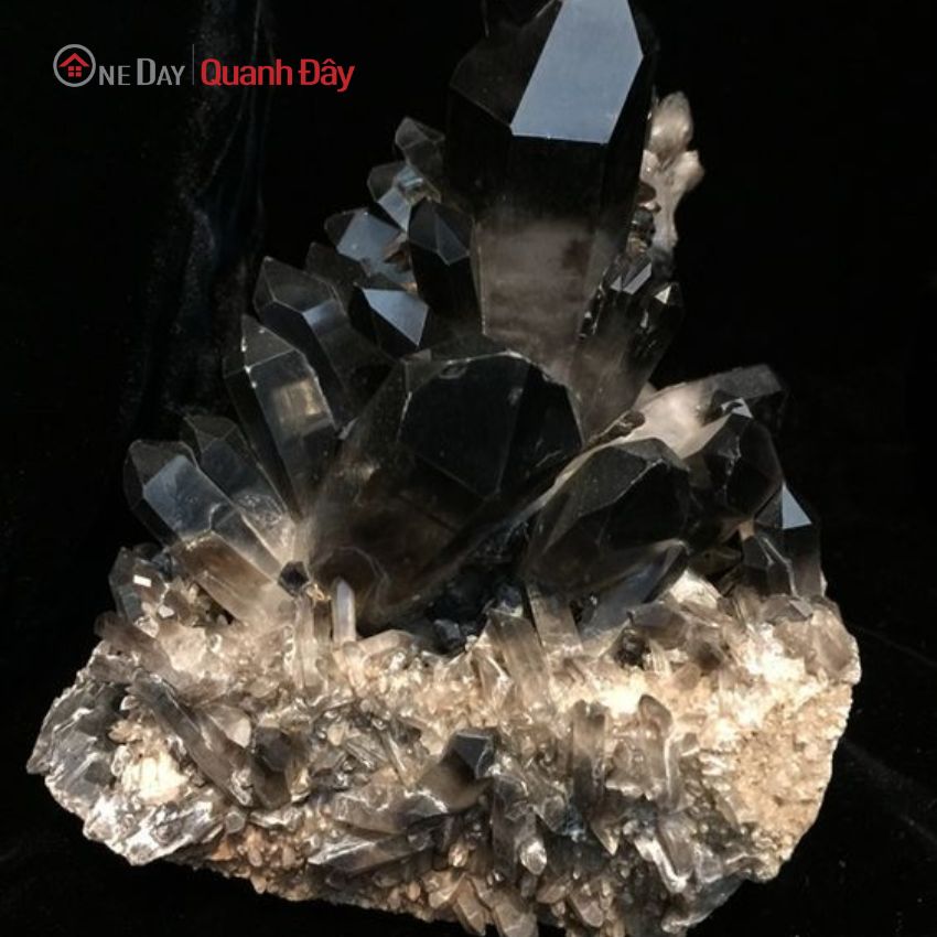 thach-anh-tu-vi-tuoi-canh-ngo-1990-nam-2024-nu-mang