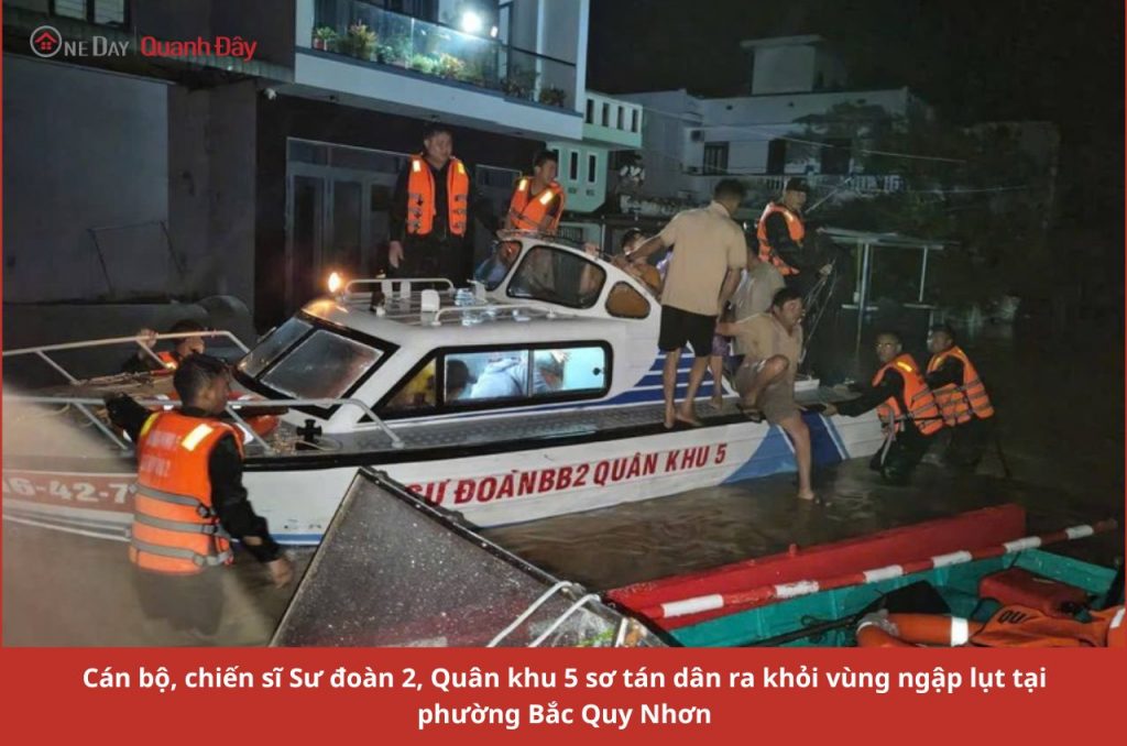 can-bo-chien-si-su-doan-2-quan-khu-5-so-tan-dan-ra-khoi-vung-ngap-lut-tai-phuong-bac-quy-nhon
